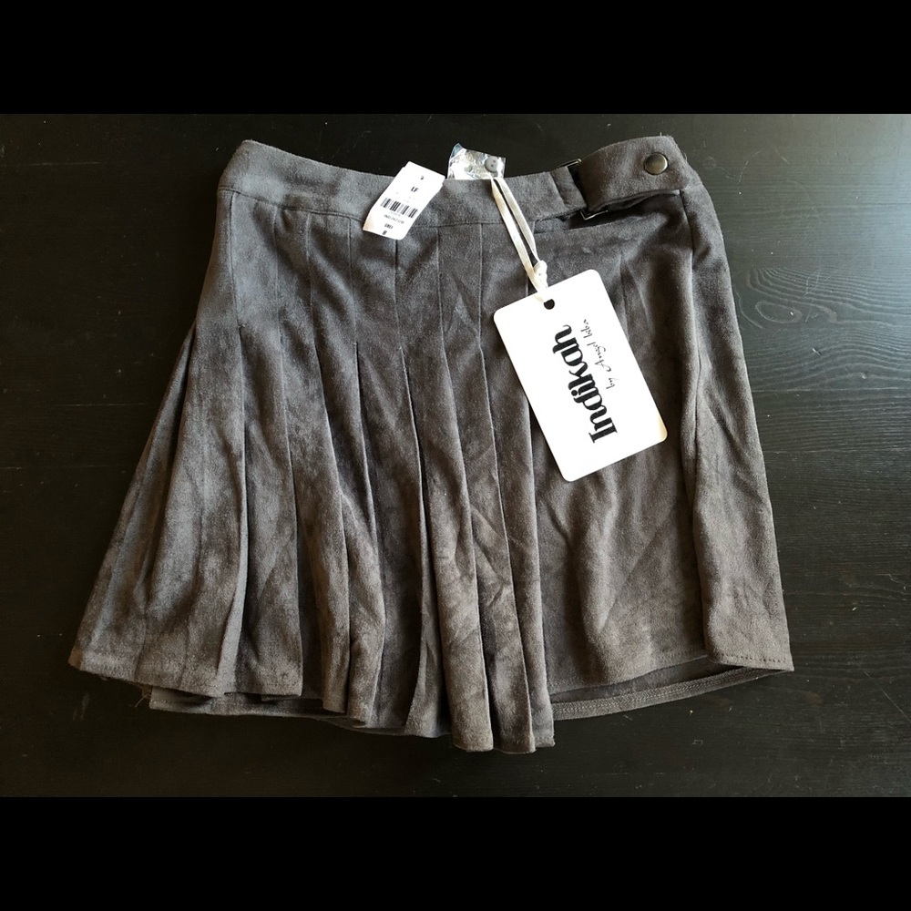 Fold over suede charcoal gray skirt from LF